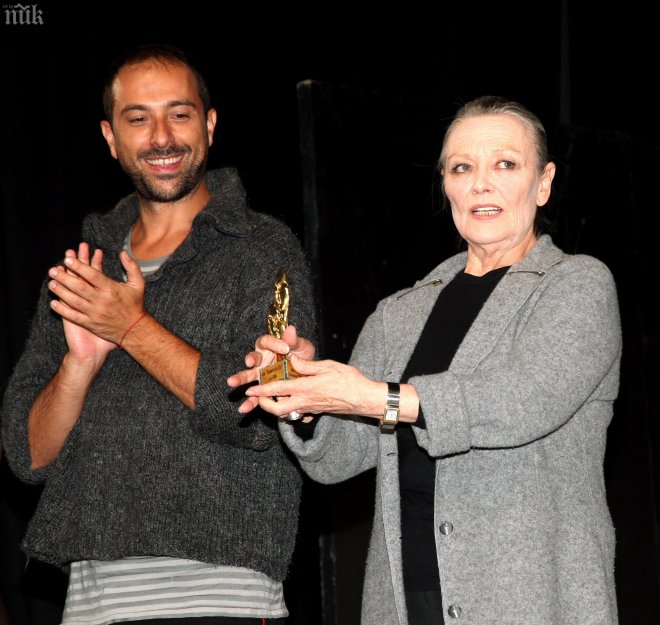 Цветана Манева празнува 70 години с филм
