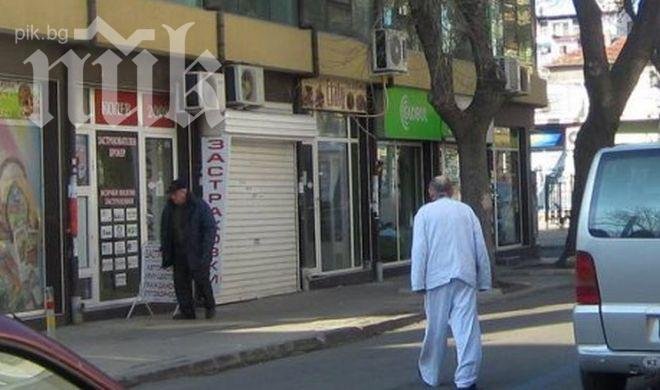 Болен мъж по пижама броди из Бургас (Снимка)