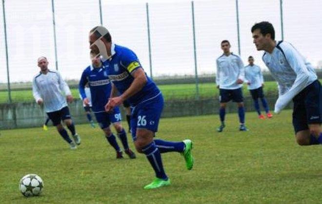 Черноморец би Несебър, Радостин Кишишев игра за акулите