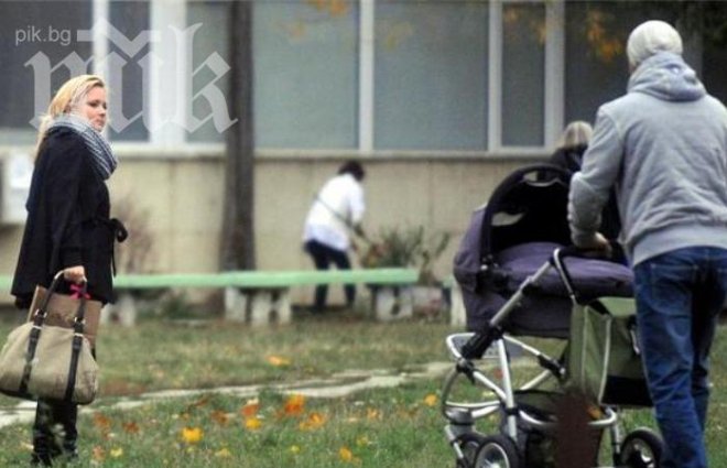 Ето го бебето на Лора Крумова! Водещата в шок от папараците на Николета (снимка)