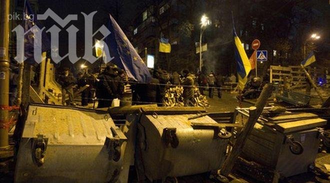 Нови барикади изграждат в Киев