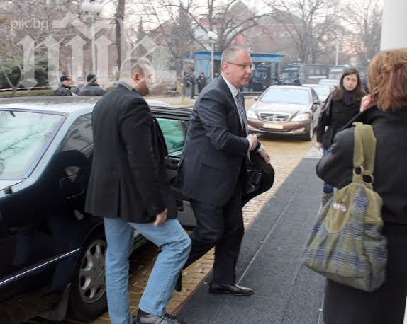 Станишев отлетя спешно в Брюксел, дърпат му ушите заради Волен и Страхил