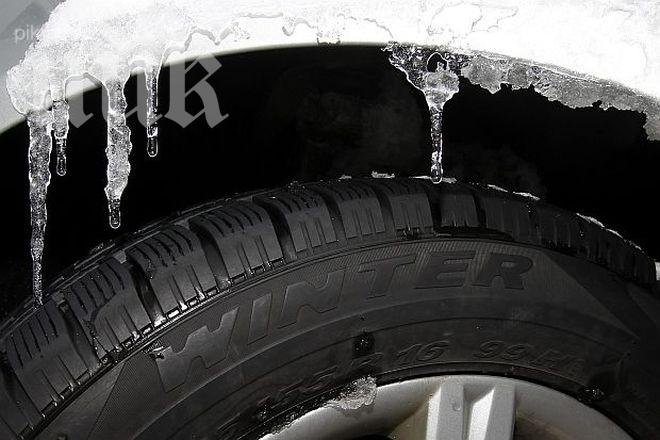 Двама загинаха при зверска верижна катастрофа с 30 коли