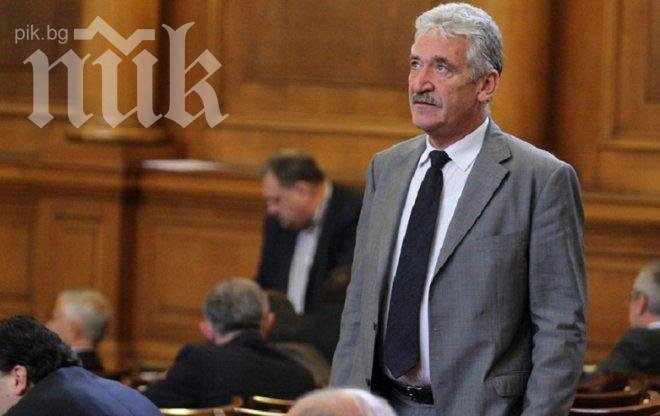 Кръшен женски смях и викове „ей, любовнико“ огласиха парламента