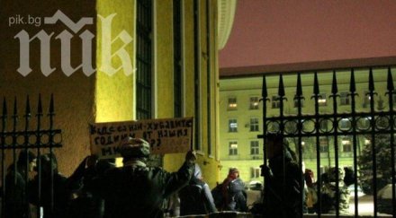 граждани влязоха подсилват студентите готвят полицейска атака