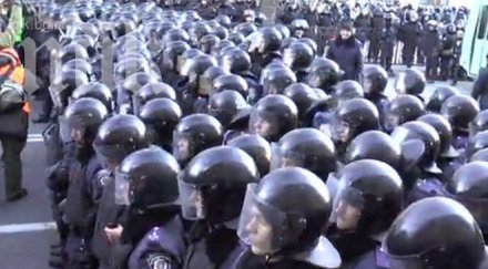 спецчасти беркут платени провокатори атакуват протестиращи запорожие