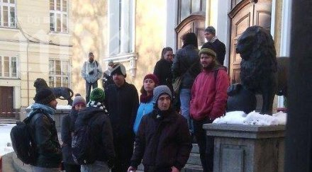 окупацията алма матер продължава безсрочно