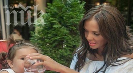 вижте щерката николета издава кого спи азис останете потресени