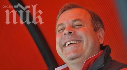 локомотив подсилва един гони друг