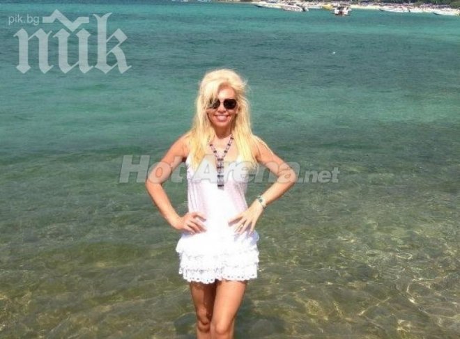 Родна фолк легенда разтърси Тайланд по бански (снимки)