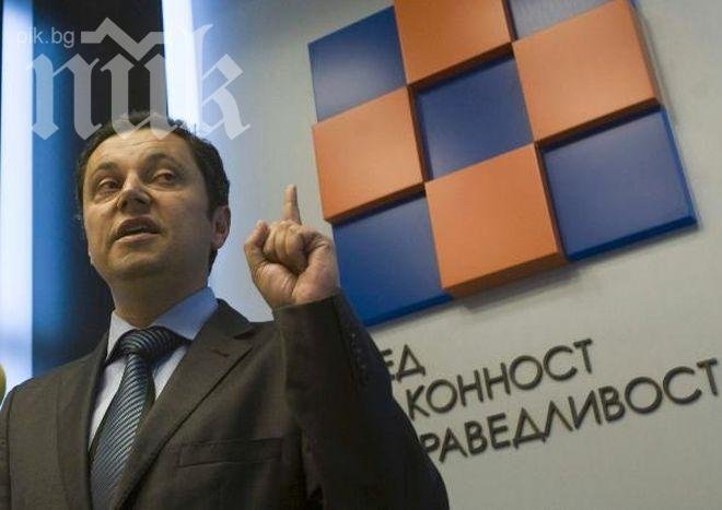 РЗС: Ректорът на СУ е потомствен комунист, да не анатемосва студентите!