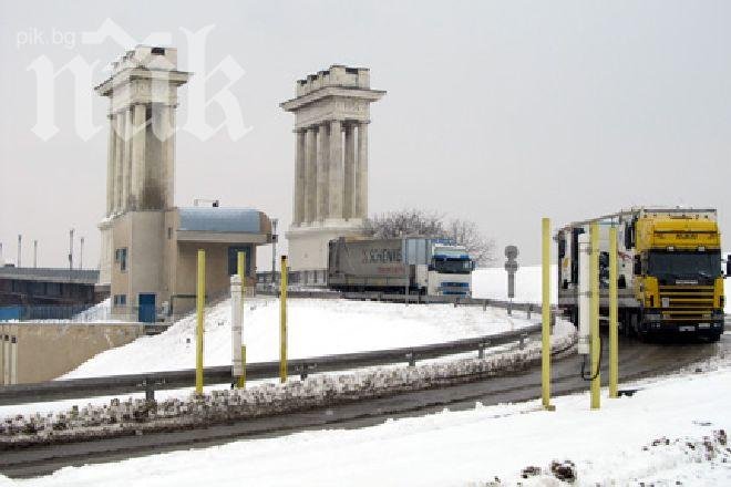 Дунав мост е затворен за движение