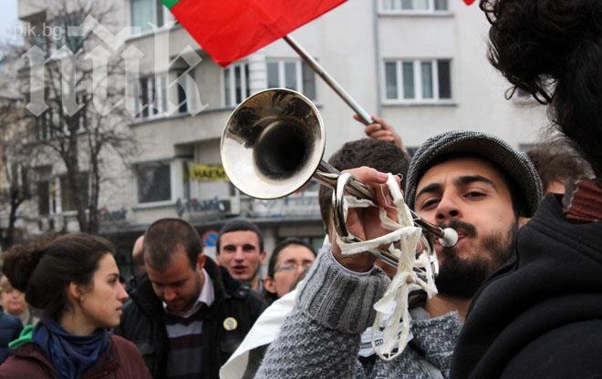 Посиниха момиче, опитало се да влезе в Софийския университет