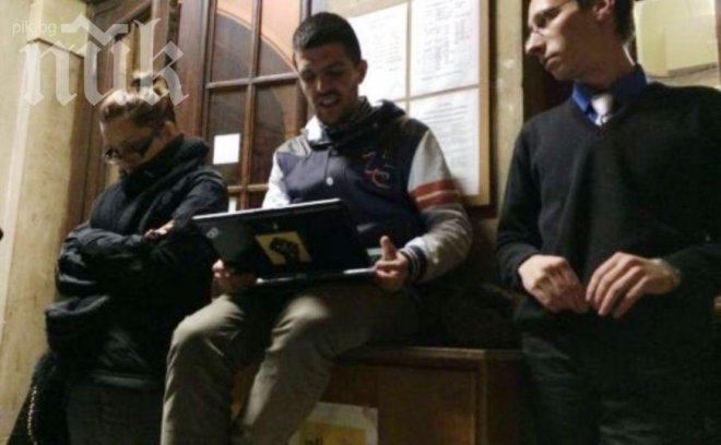 Новите окупатори зоват от Алма Матер: Елате в 6 ч. да ни пазите от полицията!
