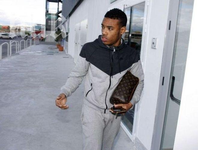 Гари Родригес пристигна в Испания