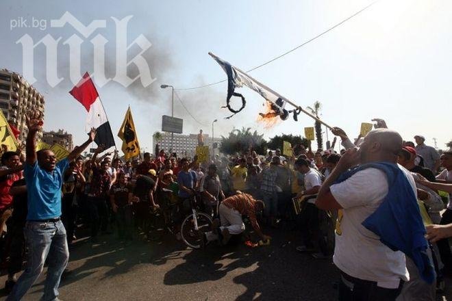 Десетки загинали при бомбени атентати и сблъсъци в Египет