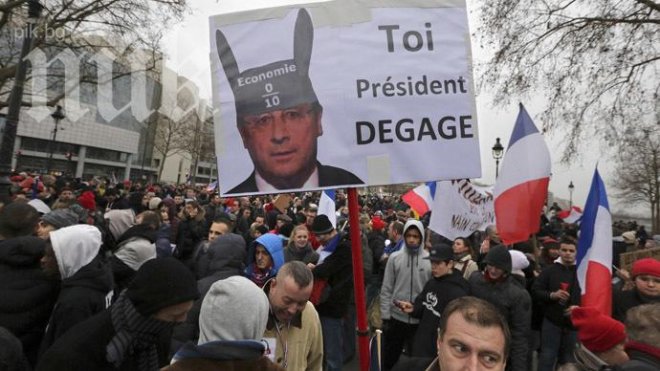 Крайнодесни настояха за оставката на Оланд и отмяна на еднополовите бракове