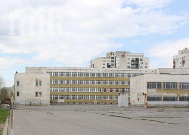 Директор на софийско даскало гони учителка за нестандартна сексуална ориентация