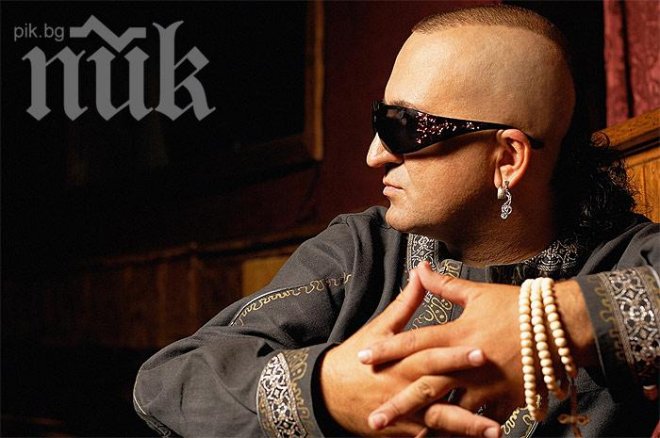 Дони се оглежда за таланти