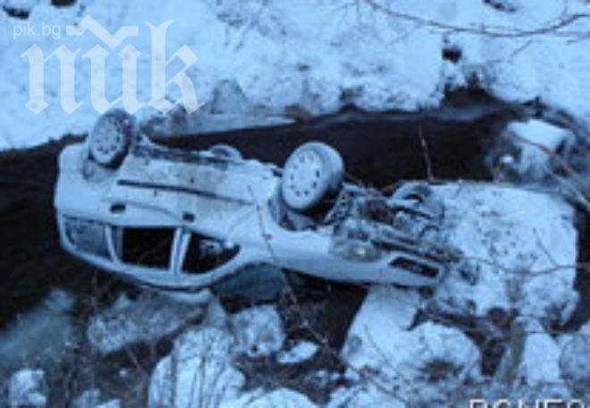 Опел летя 10 метра, обърна се по таван в р. Бистрица