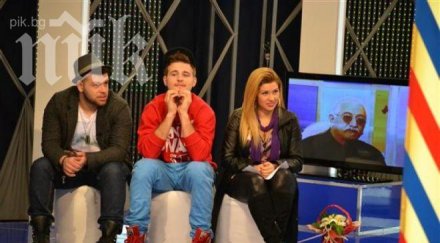 секс скандал разцепи фактор звезди обвиняват колежка продала тялото богаташи