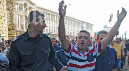 иво карамански гардовете изнасили групово петното