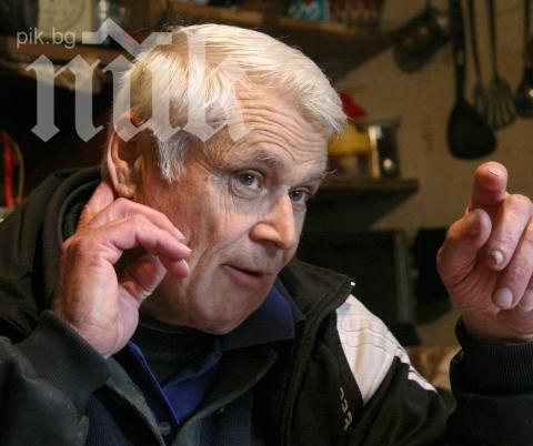 Ново 20! Жена драскала по тефтера на цар Киро, твърди очевидец