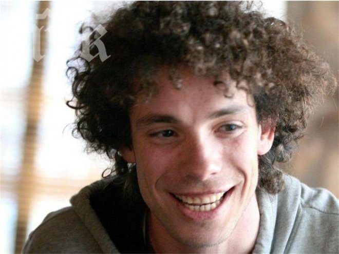 Нагли фенки тероризират Явор Бахаров