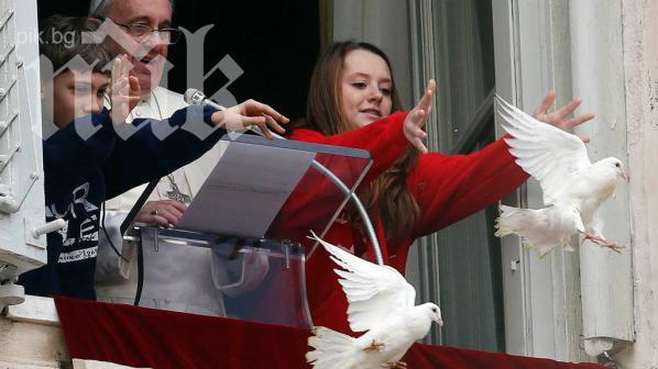 Екоактивисти написаха молба до папата да не пуска повече бели гълъби на мира