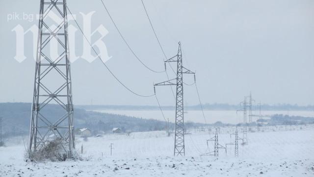 Снегът и леденият вятър остави две села в Сливенско без ток
