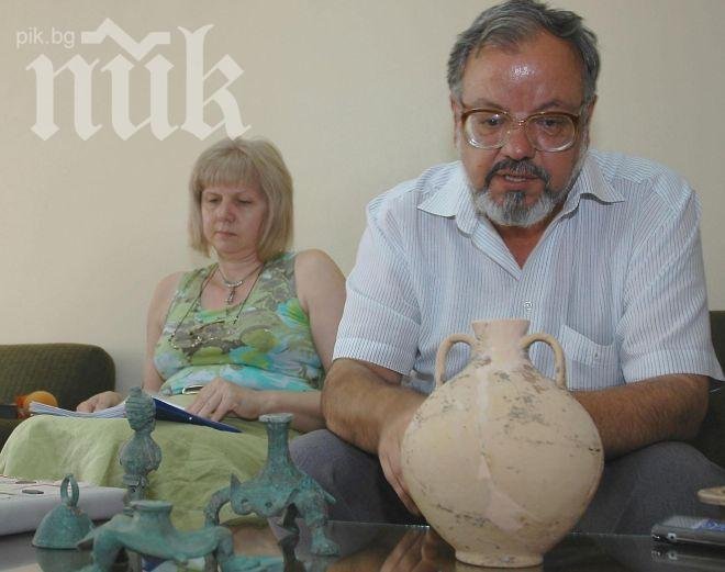 Безсрамие! Поп освещава  металотърсачите на иманяри