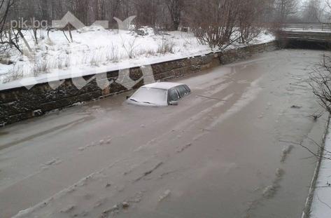 Коли се давят в подлез във Варна! (снимка)