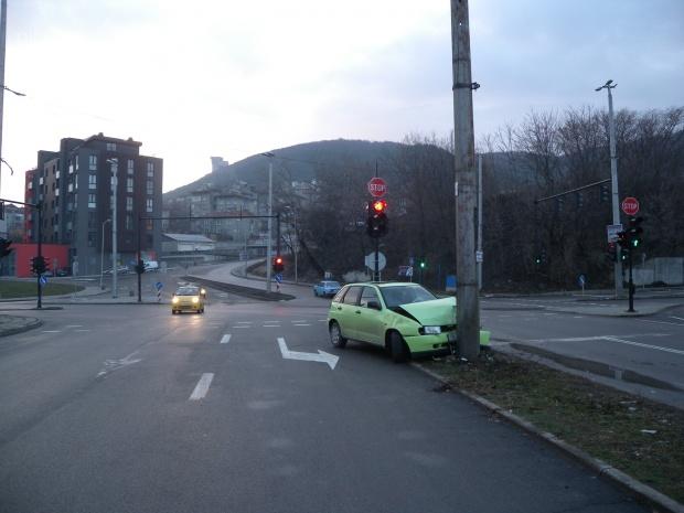 Умен стълб се пази от сблъсък с автомобили