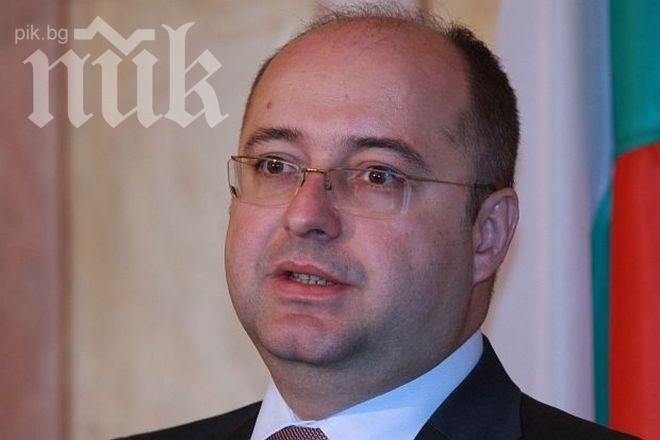 Ч. Казак пред ПИК: ГЕРБ подкрепяше Веселина Тенева, но се отметна, затова спираме процедурата