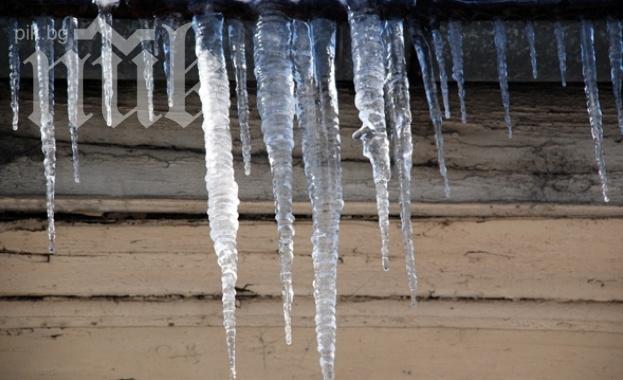Ледена висулка едва не уби жена в Пловдив