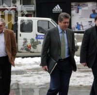 БСП не посмя да изключи Първанов и Петков, но 