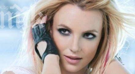 бритни спиърс надяна халка