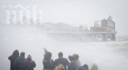 мощен циклон потапя южна европа