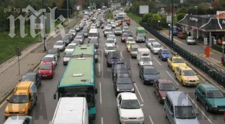 уникален робот регулира трафика конго видео