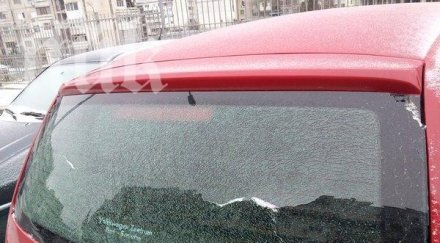 вандали изпочупиха стъклата автомобила паркинг бургас снимки