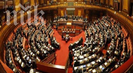 шок депутати млатиха римския парламент