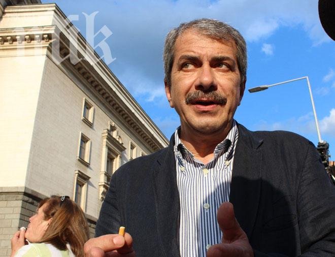 ГЕРБ и Евгений Михайлов предлагат да няма давност за престъпленията на БКП