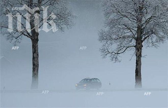 Австрия потъна в снежни преспи