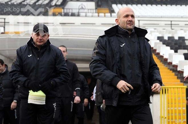 Радуканов ще пробва португалец и англичанин в Славия