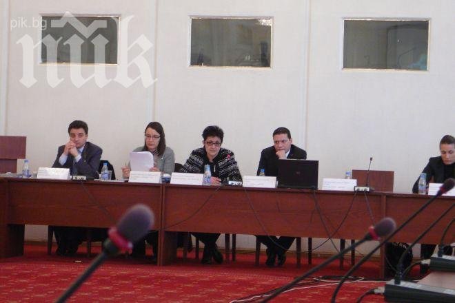 Чобанов и Стойнев отсвириха кръгла маса на „Атака“, ДДС за храните остава 20%