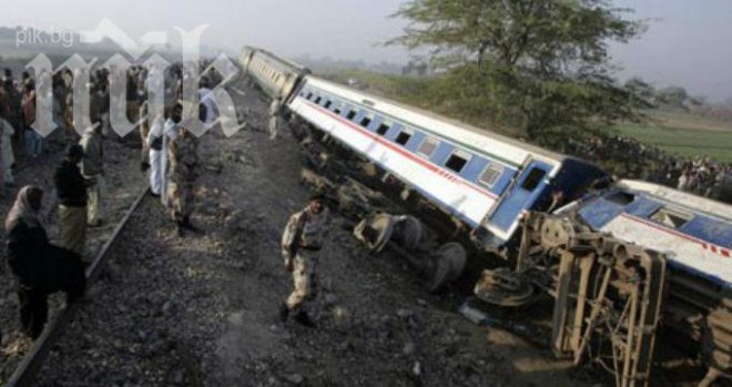 Влак с химикали дерайлира, 50 евакуирани