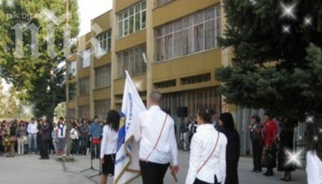 Шестокласник преследва 3 години по-малки момичета, налита им