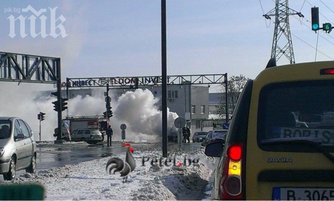 Огнен ад във Варна! Кола пламна като факла в движение
