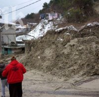 Свлачище се активира във Варна, животът на стотици е застрашен (снимки)