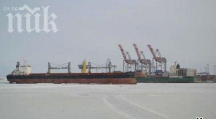 страшен студ черно море замръзна снимки